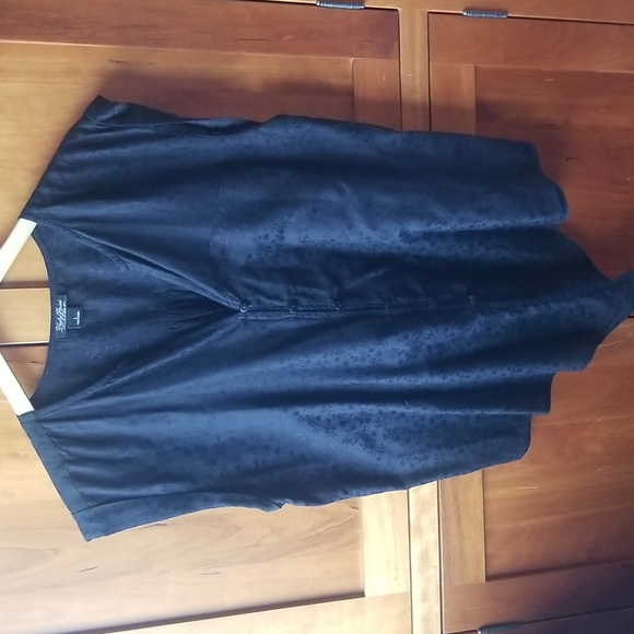 Lucky Brand, like new sleeve black cotton blouse with woven-in floral pattern - Picture 2 of 7